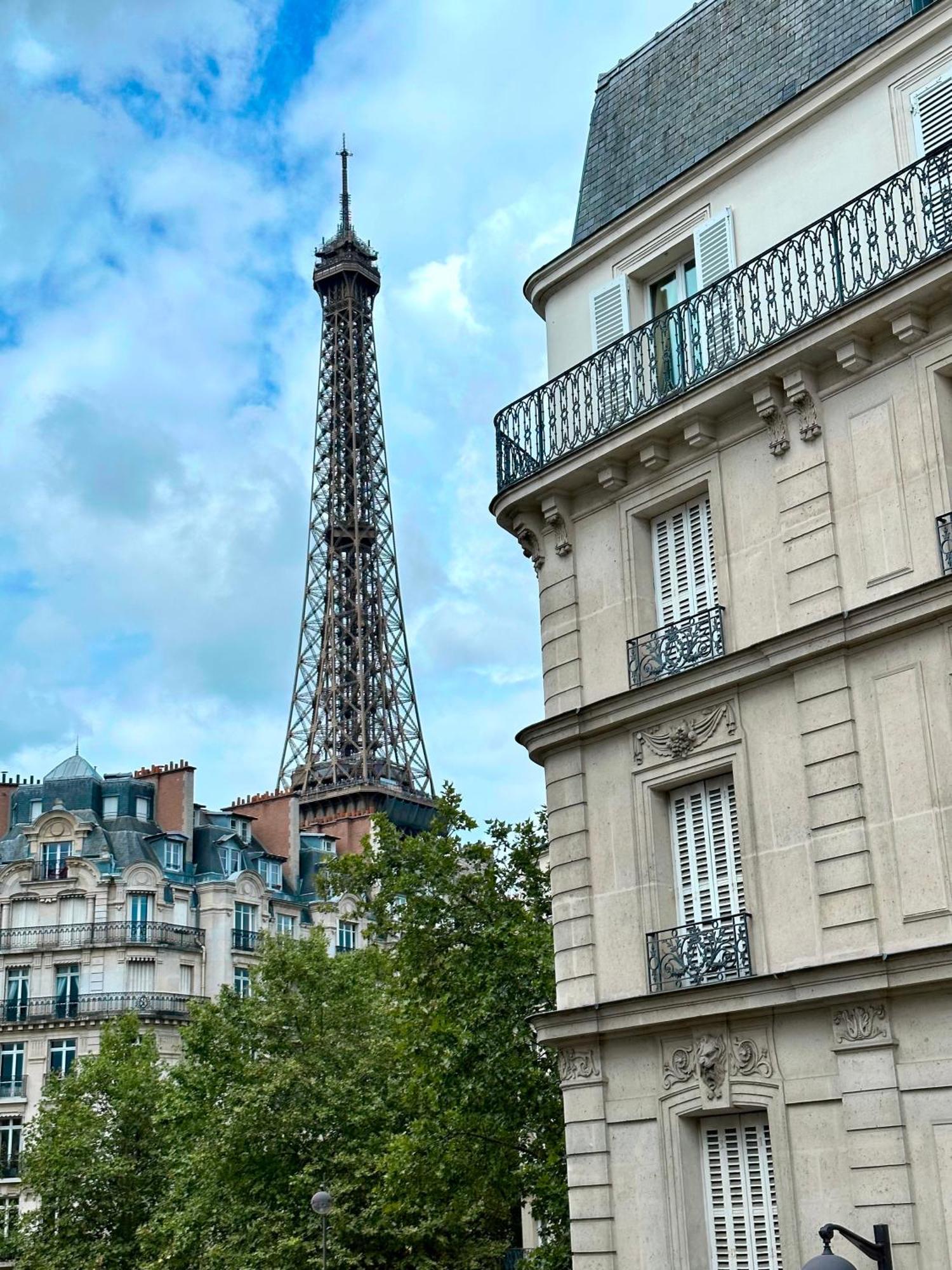Charming With Eiffel Tower View *