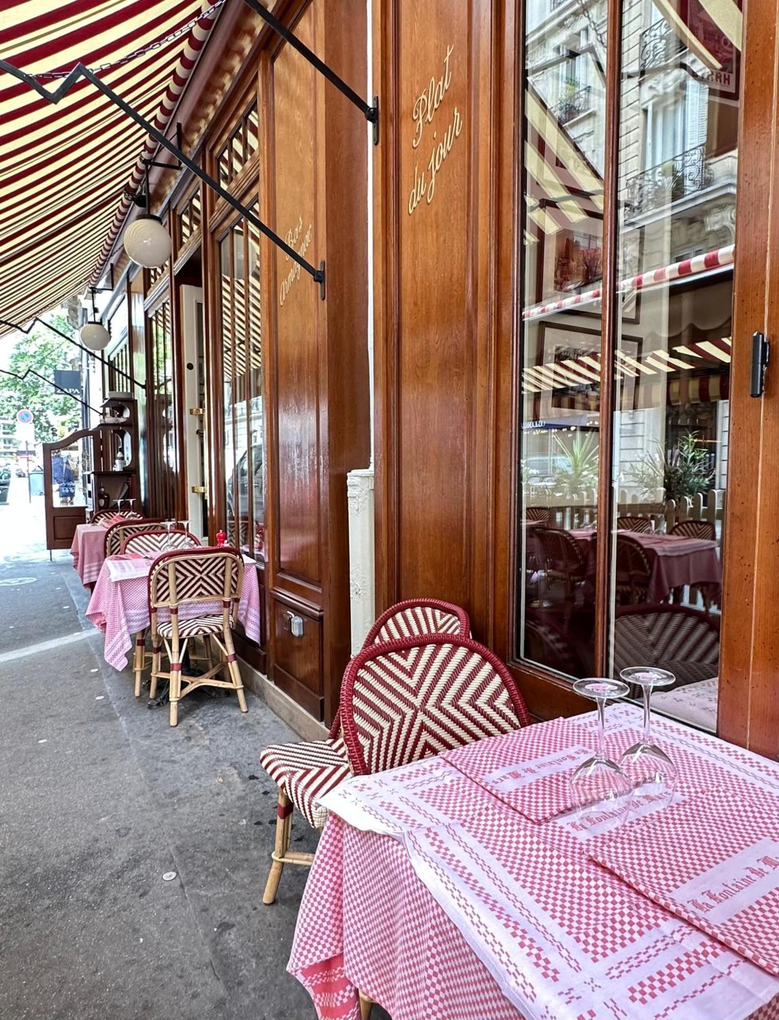 Charming With Eiffel Tower View