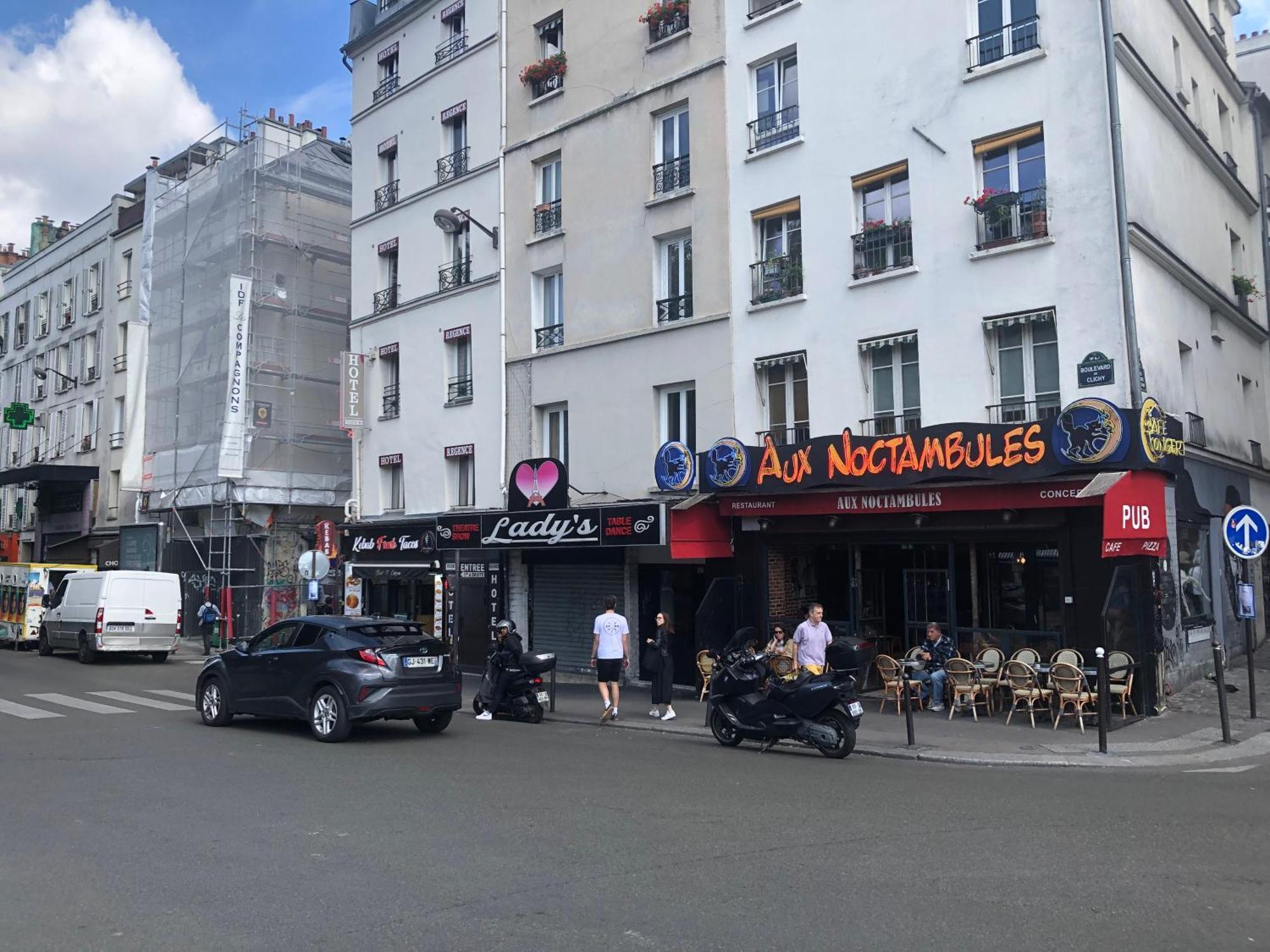 Appartamento Métro Pigalle,garçonnière 25 M2, 3 Per, Cabarets Théâtres,restaurants,tout Confort Parigi