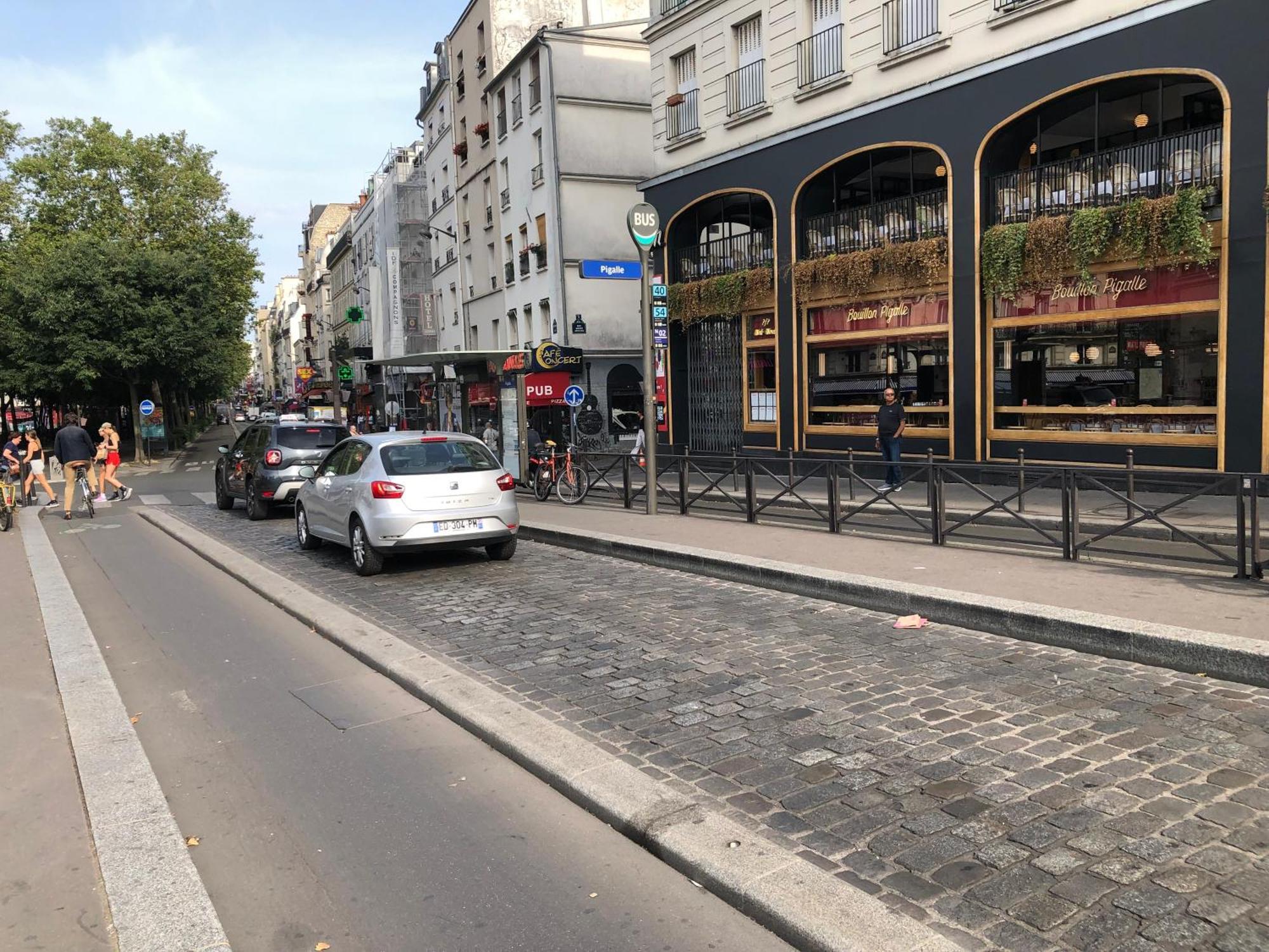 Métro Pigalle,garçonnière 25 M2, 3 Per, Cabarets Théâtres,restaurants,tout Confort Appartamento Parigi