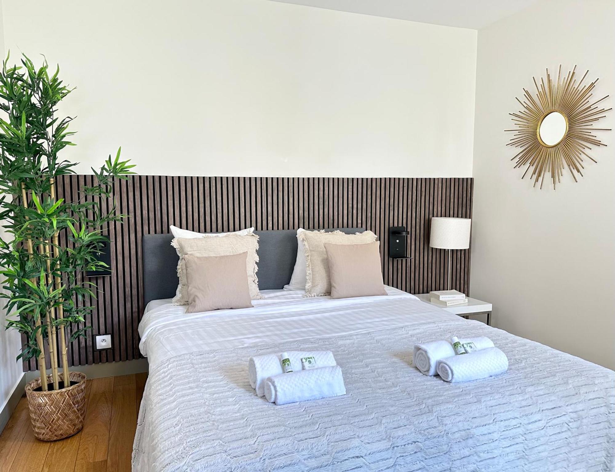 - Buttes Chaumont's Park -entire Flats Apartment *