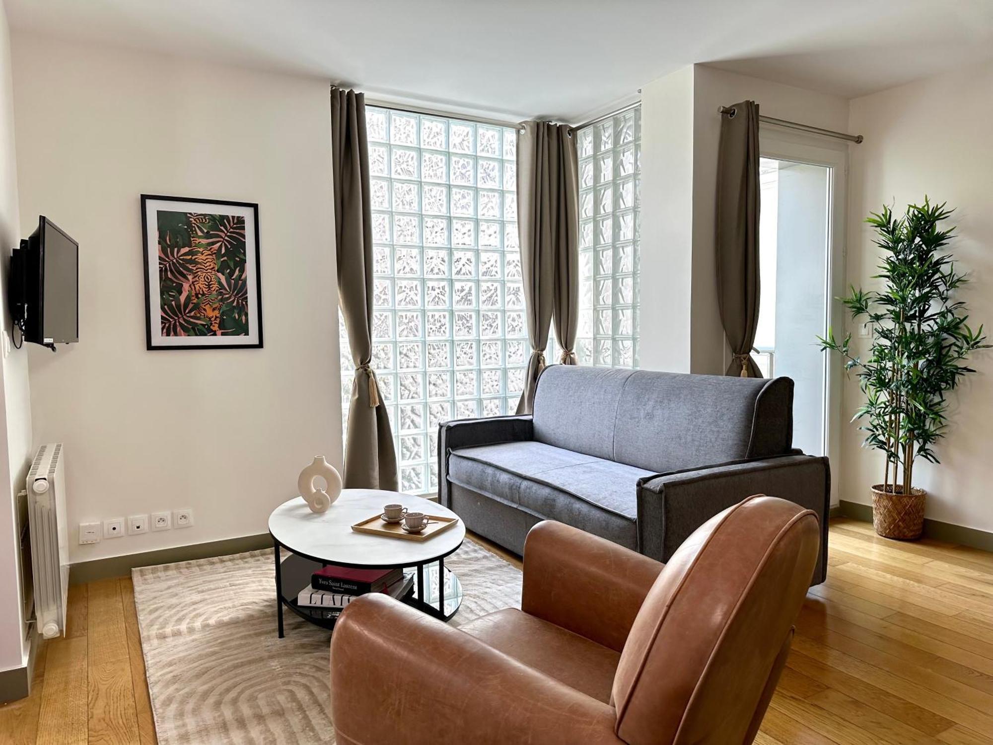 - Buttes Chaumont's Park -entire Flats Apartment Paris