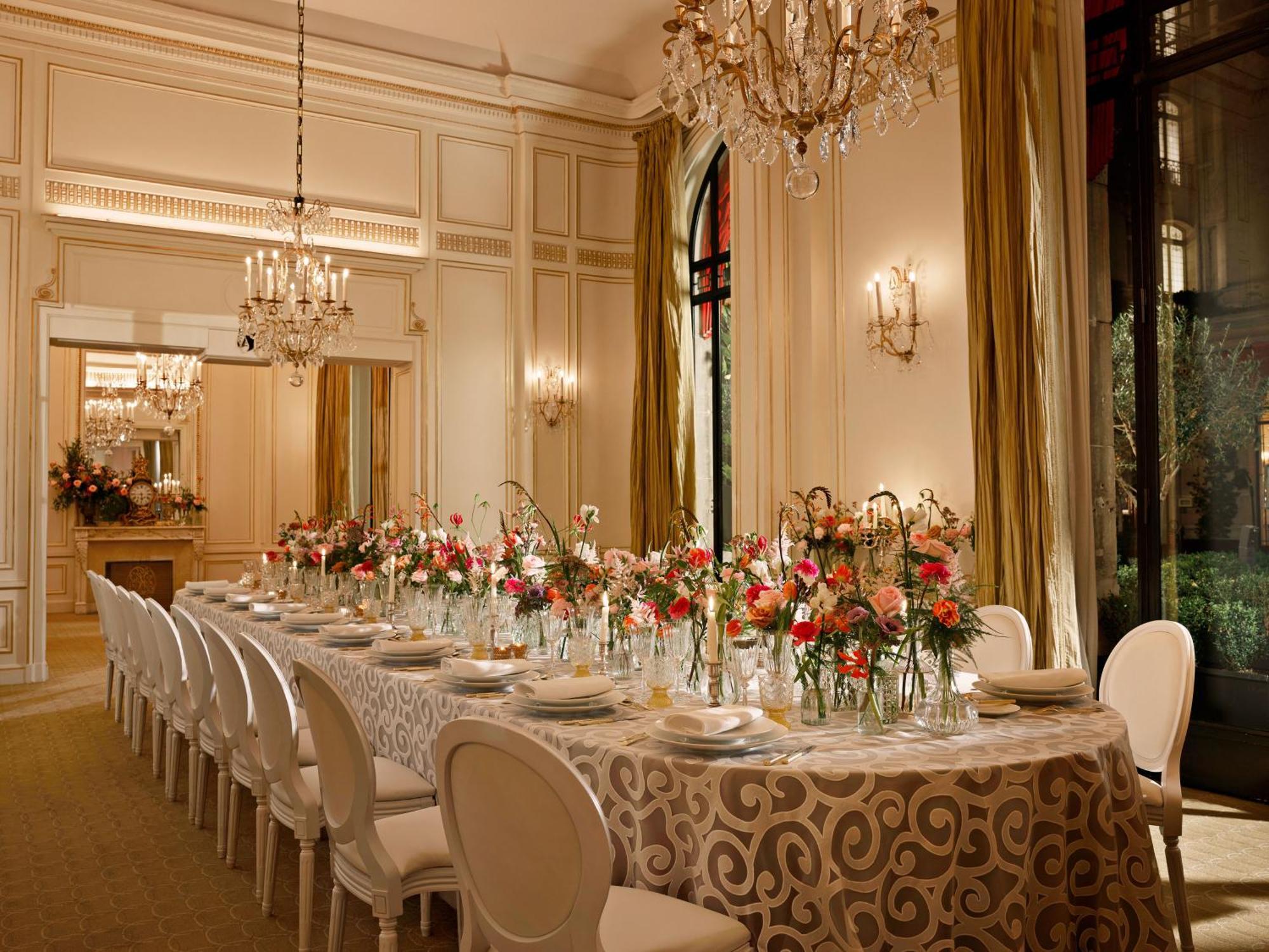 Plaza Athénée - Dorchester Collection Hotel 5*