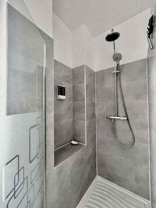 Gustave - Charming Eiffel Tower - Apartment *