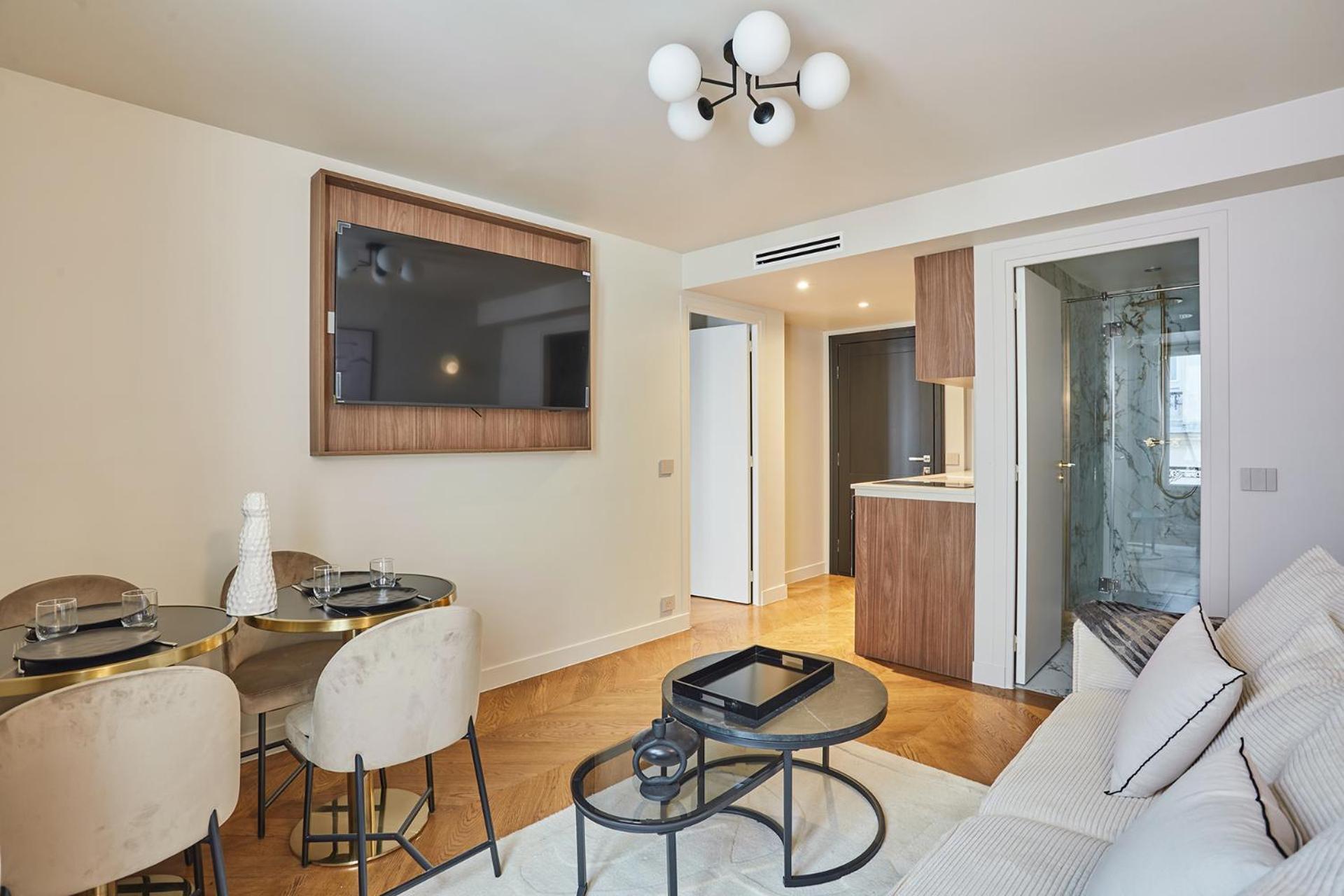 Centre De By Prestige Parigi