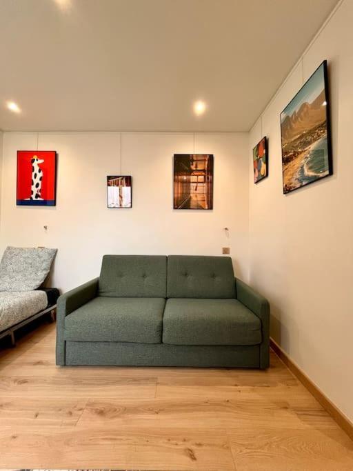 Montparnasse Art Gallery Studio /3p