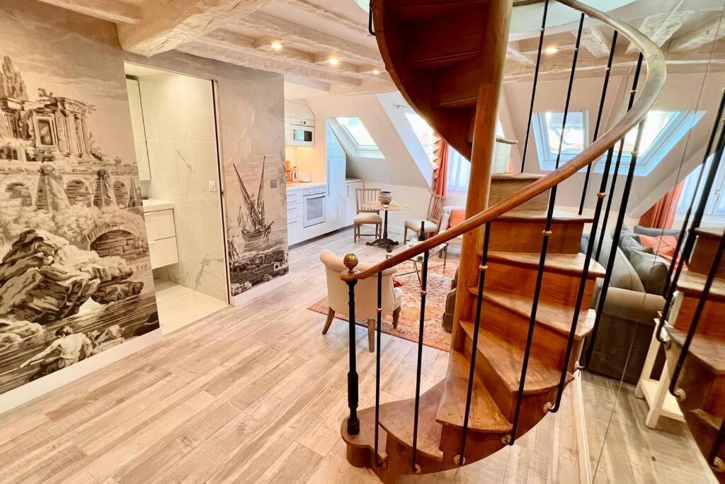 Appartamento Rooftop Triplex With Garden At Notre Dame