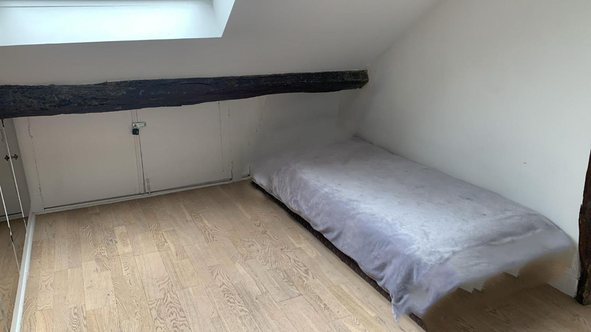 Amazing Location Only 3 Minutes From Luxembourg Gargens *