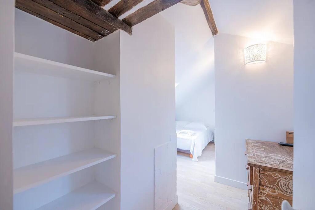 Appartamento Amazing Location Only 3 Minutes From Luxembourg Gargens