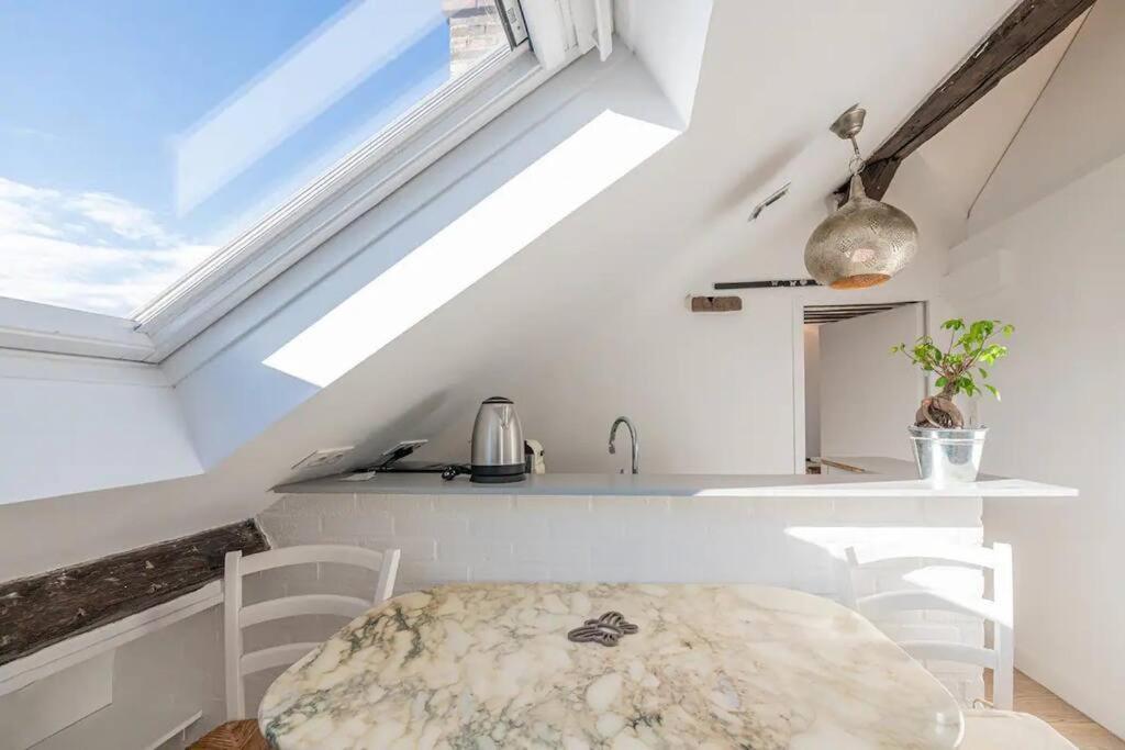 Amazing Location Only 3 Minutes From Luxembourg Gargens *