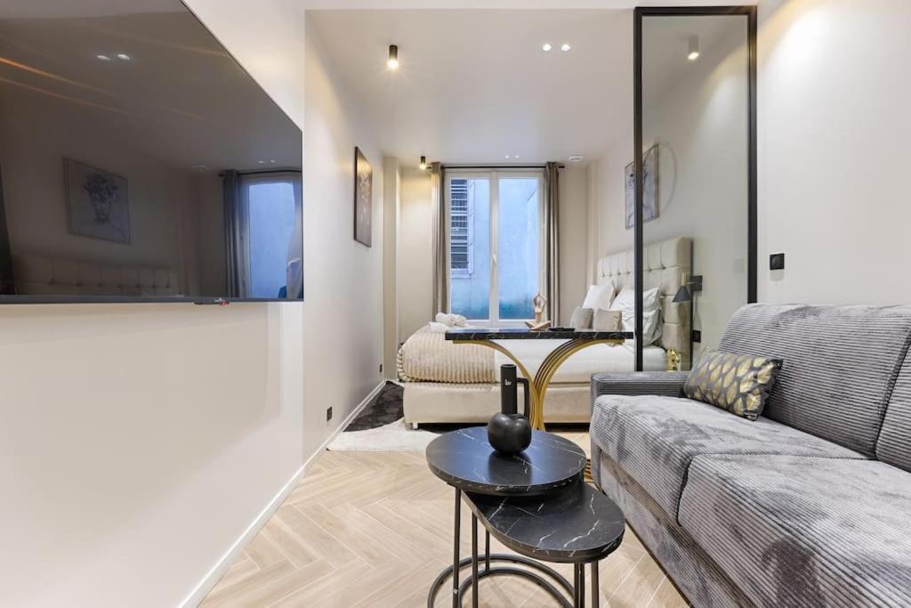 Magnifique Magenta Apartment *