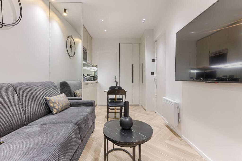 Magnifique Magenta Apartment