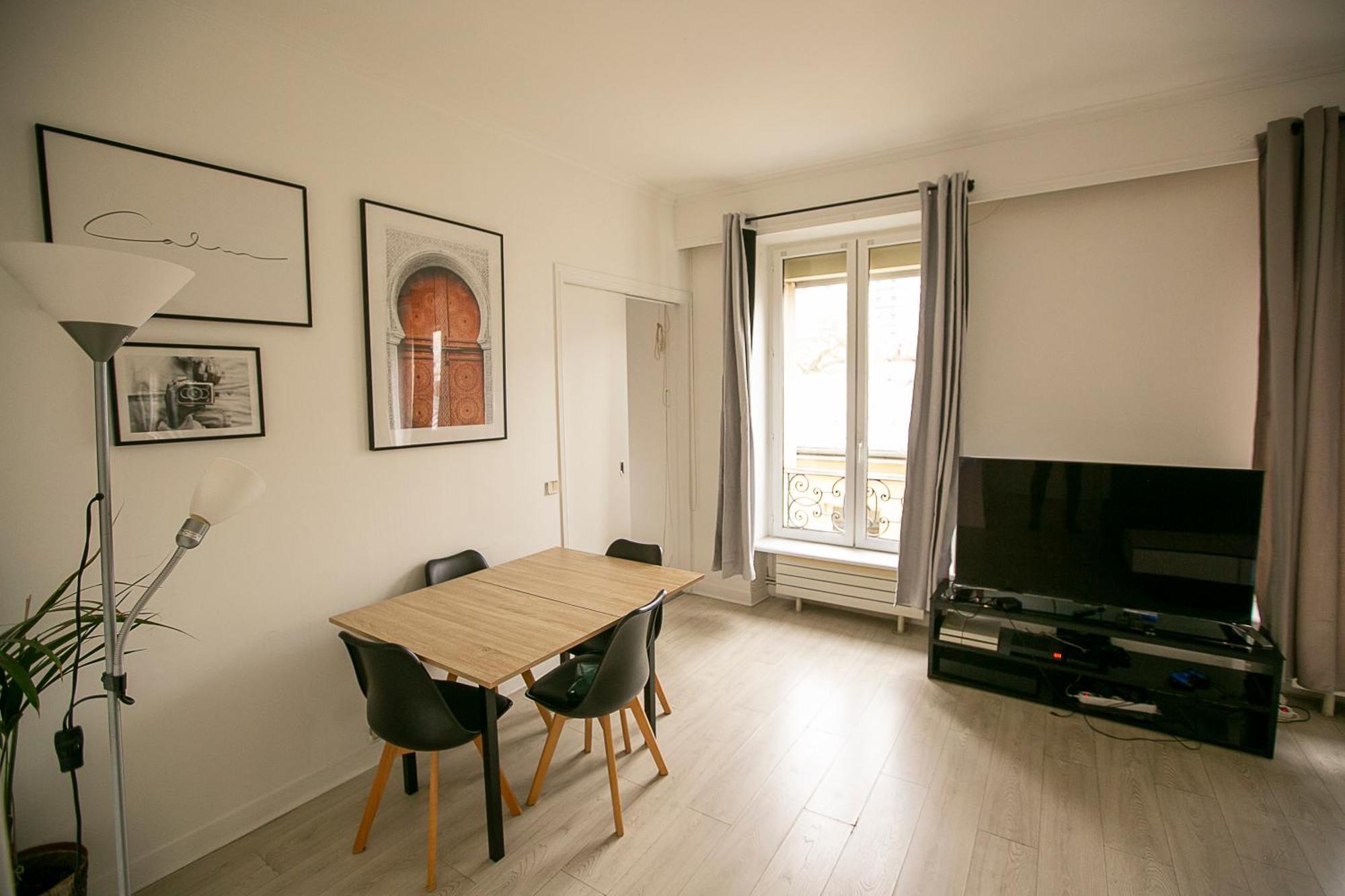 2 Pieces Moderne Victor Hugo/trocadero *