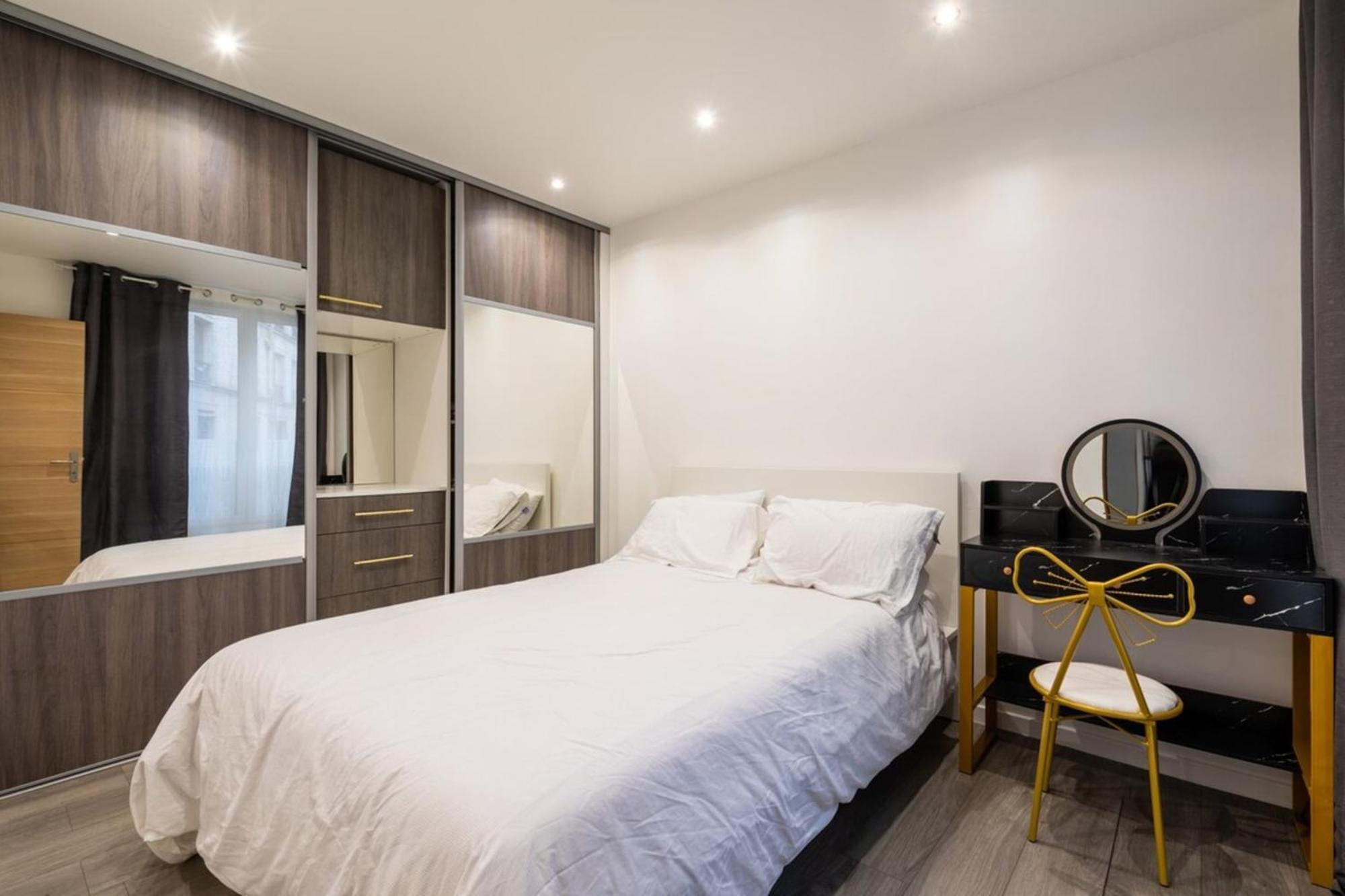 Stylish Contemporary 1bd Apartmentmenilmontant Parigi