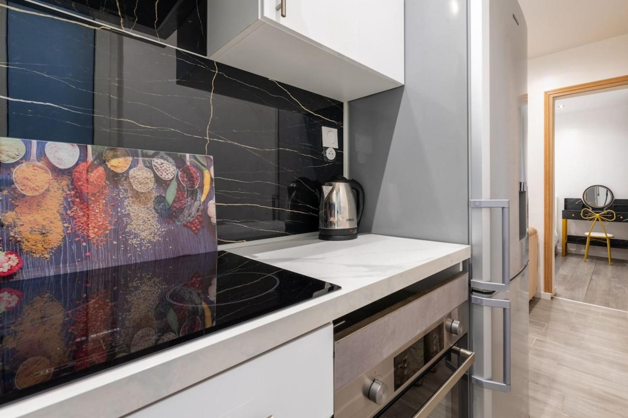 Stylish Contemporary 1bd Apartmentmenilmontant