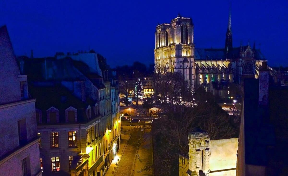 A Balcony On Notre Dame Apartment