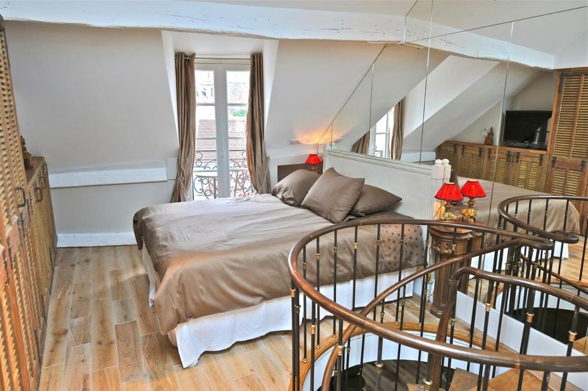 A Balcony On Notre Dame Apartment Paris