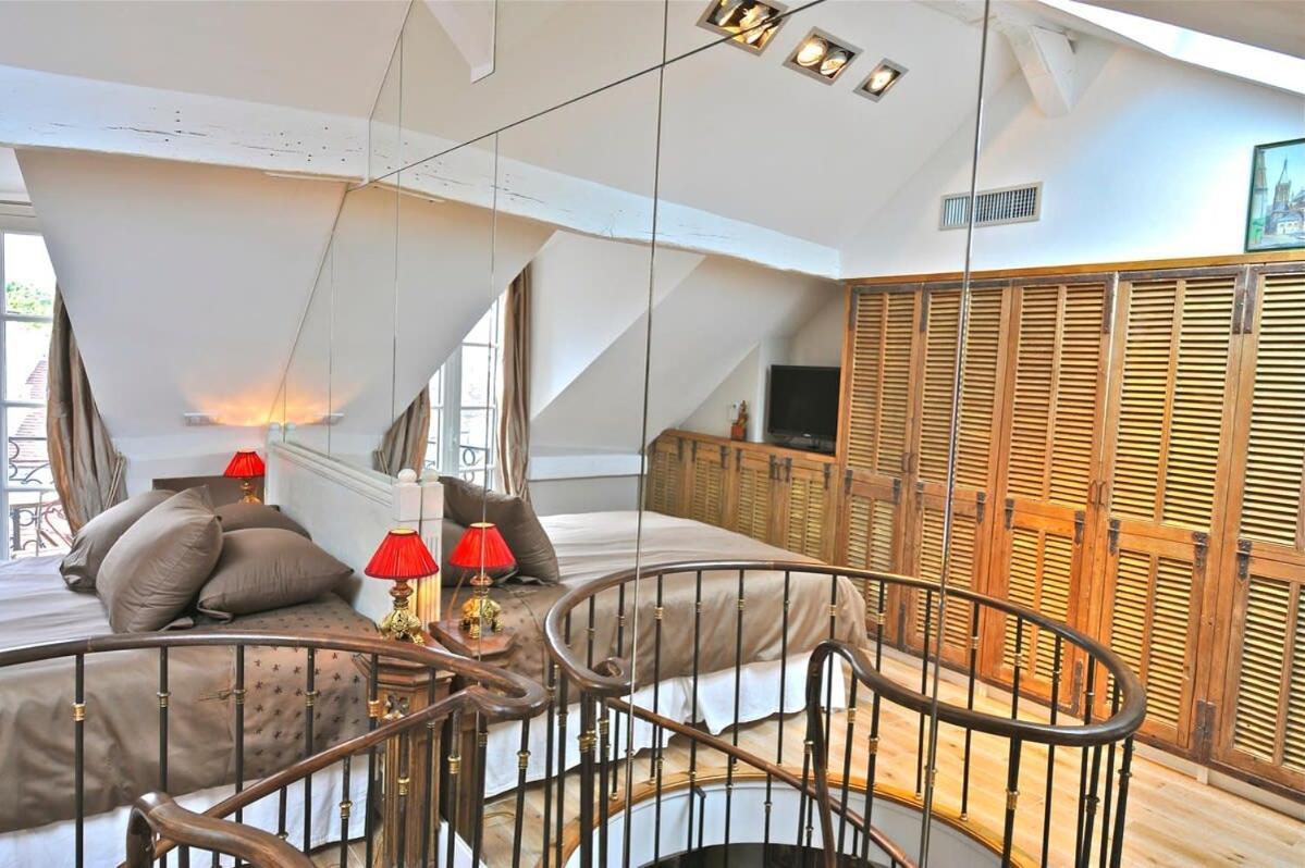 A Balcony On Notre Dame Apartment Paris