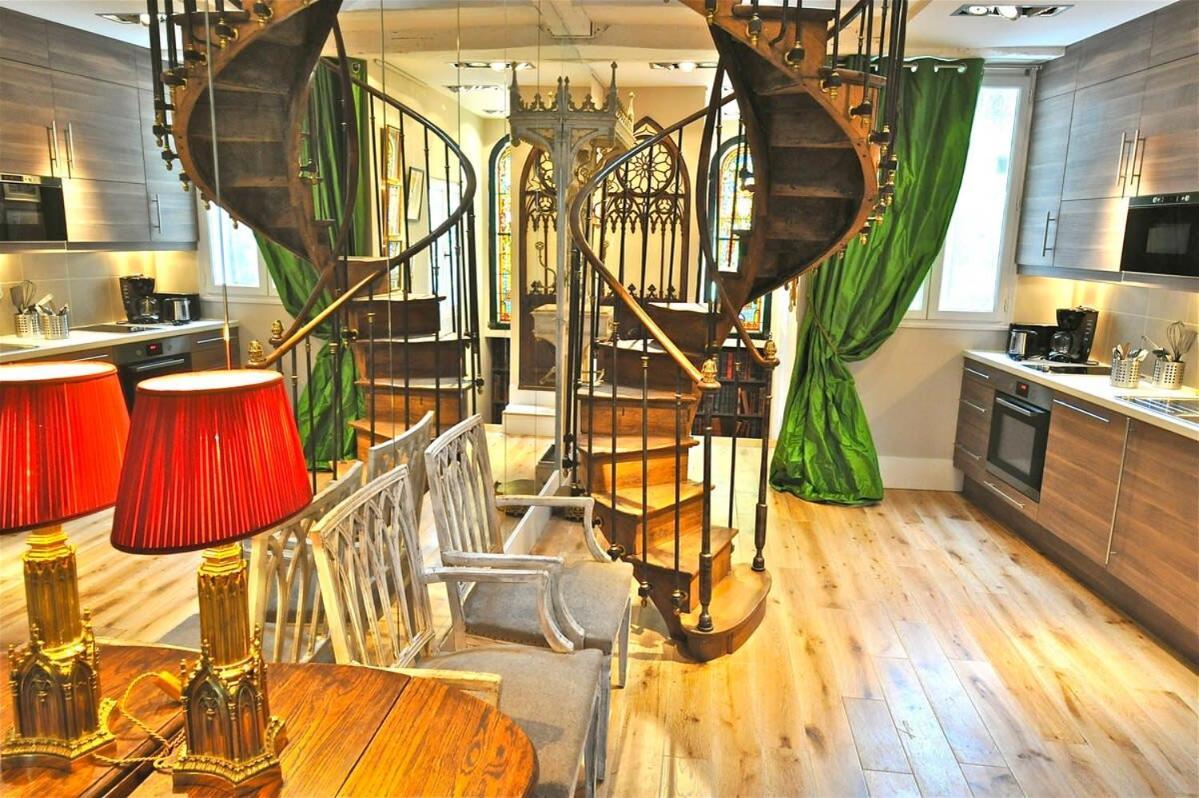 A Balcony On Notre Dame Apartment