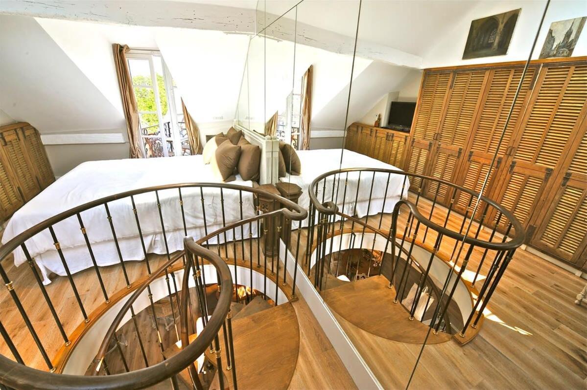 Apartment A Balcony On Notre Dame *