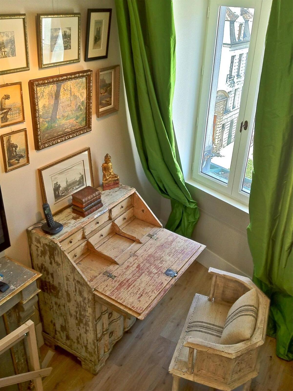 Apartment A Balcony On Notre Dame Paris