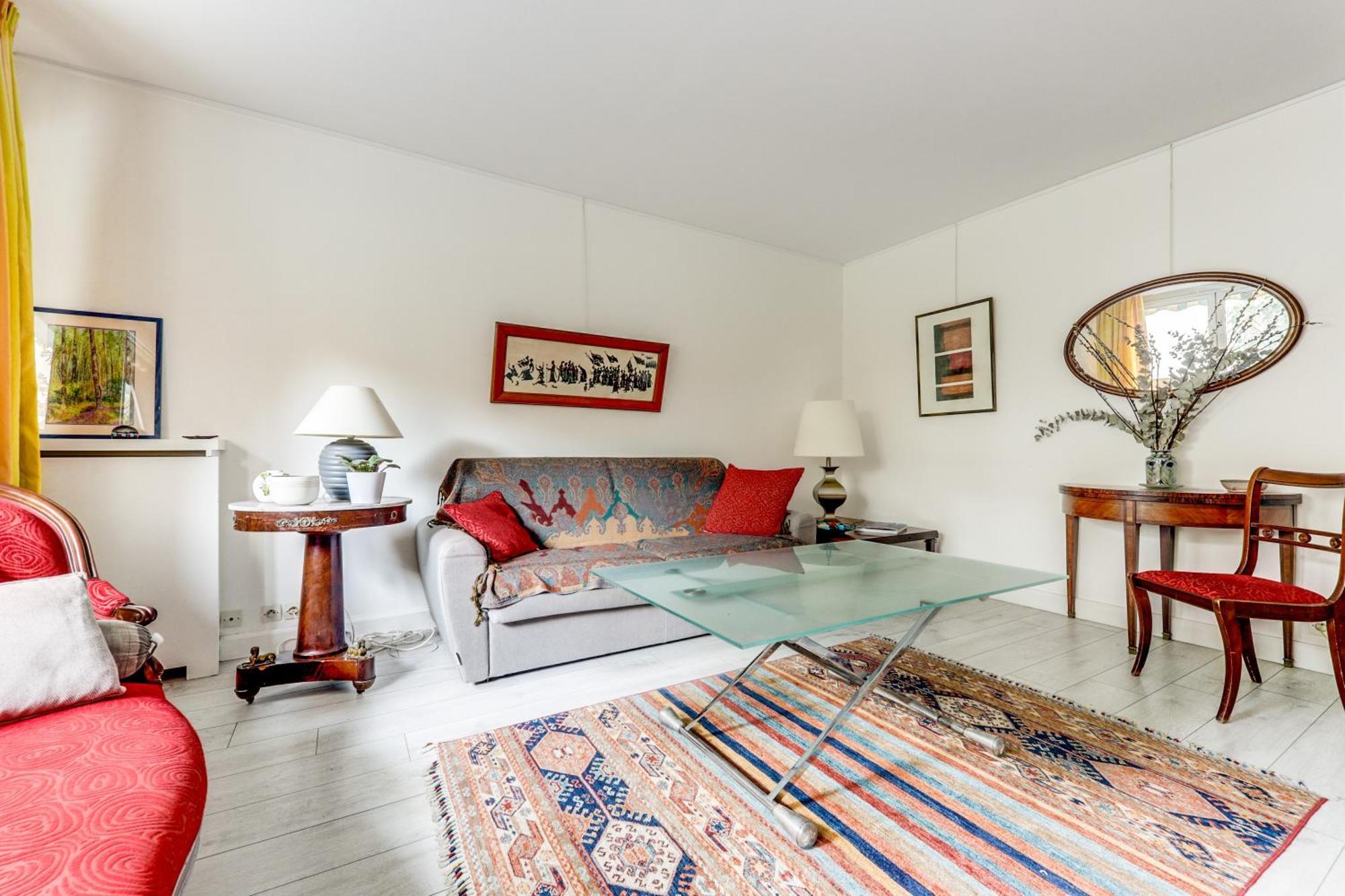 Apartment Spacieux Dans Un Quartier Paisible