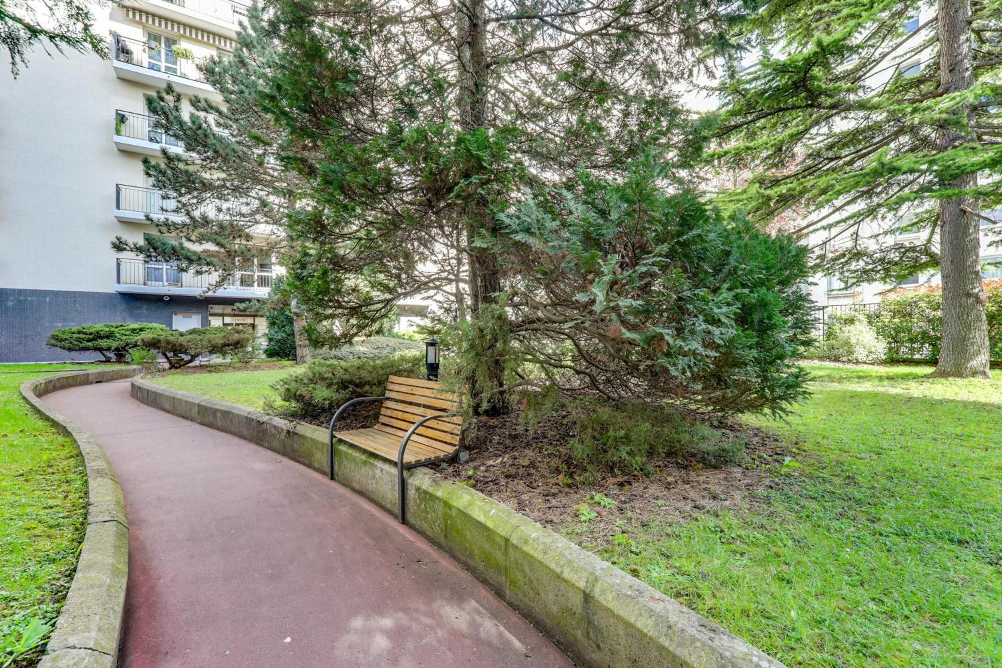 Apartment Spacieux Dans Un Quartier Paisible
