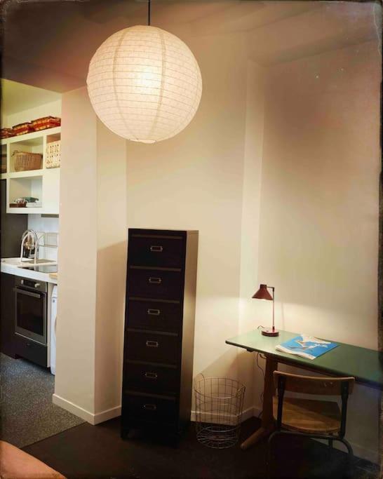 Typical Stylish Parisian Studio - Bastille Area Parigi