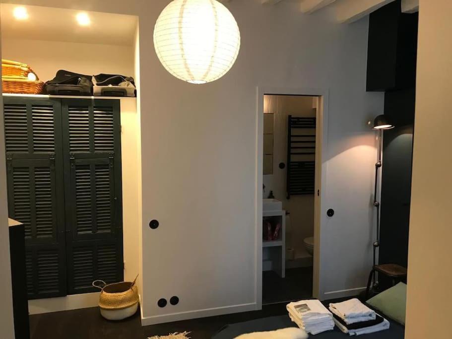 Typical Stylish Parisian Studio - Bastille Area *