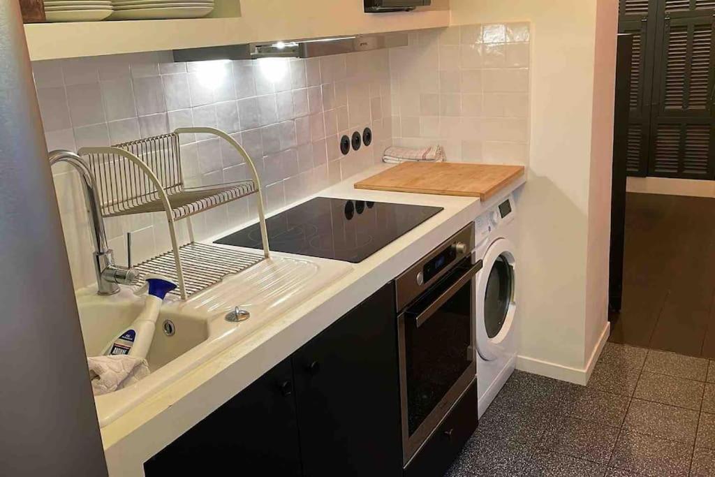 Typical Stylish Parisian Studio - Bastille Area Parigi