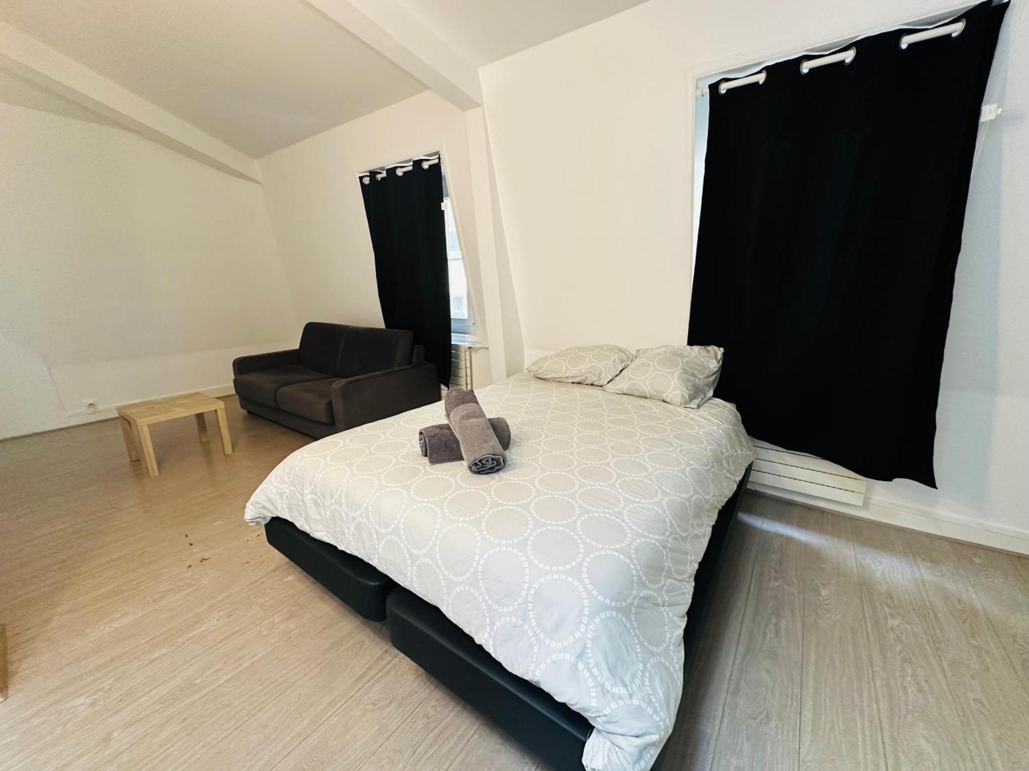 Spacieuses Flats Montaigne Champs Elysee Appartamento *