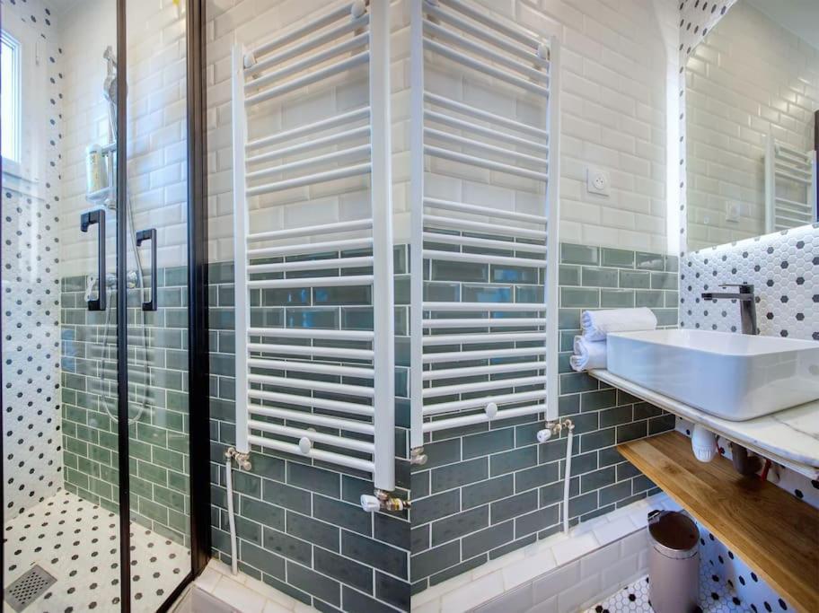 Parisian Gem: Heart Of The Latin Quarter- 2br Lift Apartment *