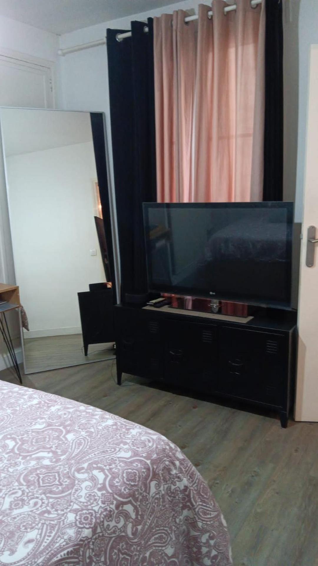 En Plein Coeur Du 10eme Et Proche De Plusieurs Gares Apartment *