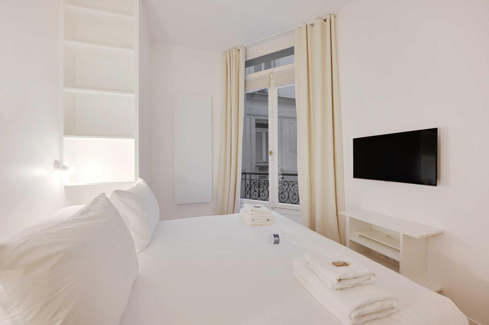 2br 4p Au Coeur De Invalides * Parigi