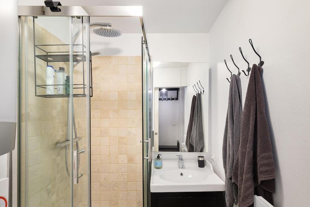 Appartamento Haussmannian Elegance Close To Montmartre Parigi