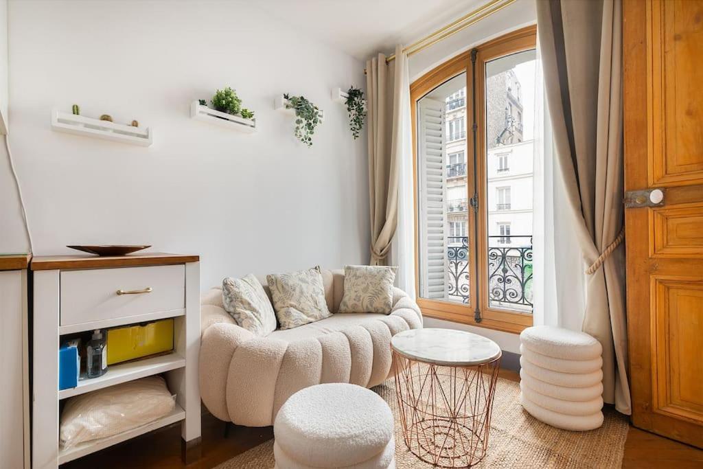Appartamento Haussmannian Elegance Close To Montmartre Parigi