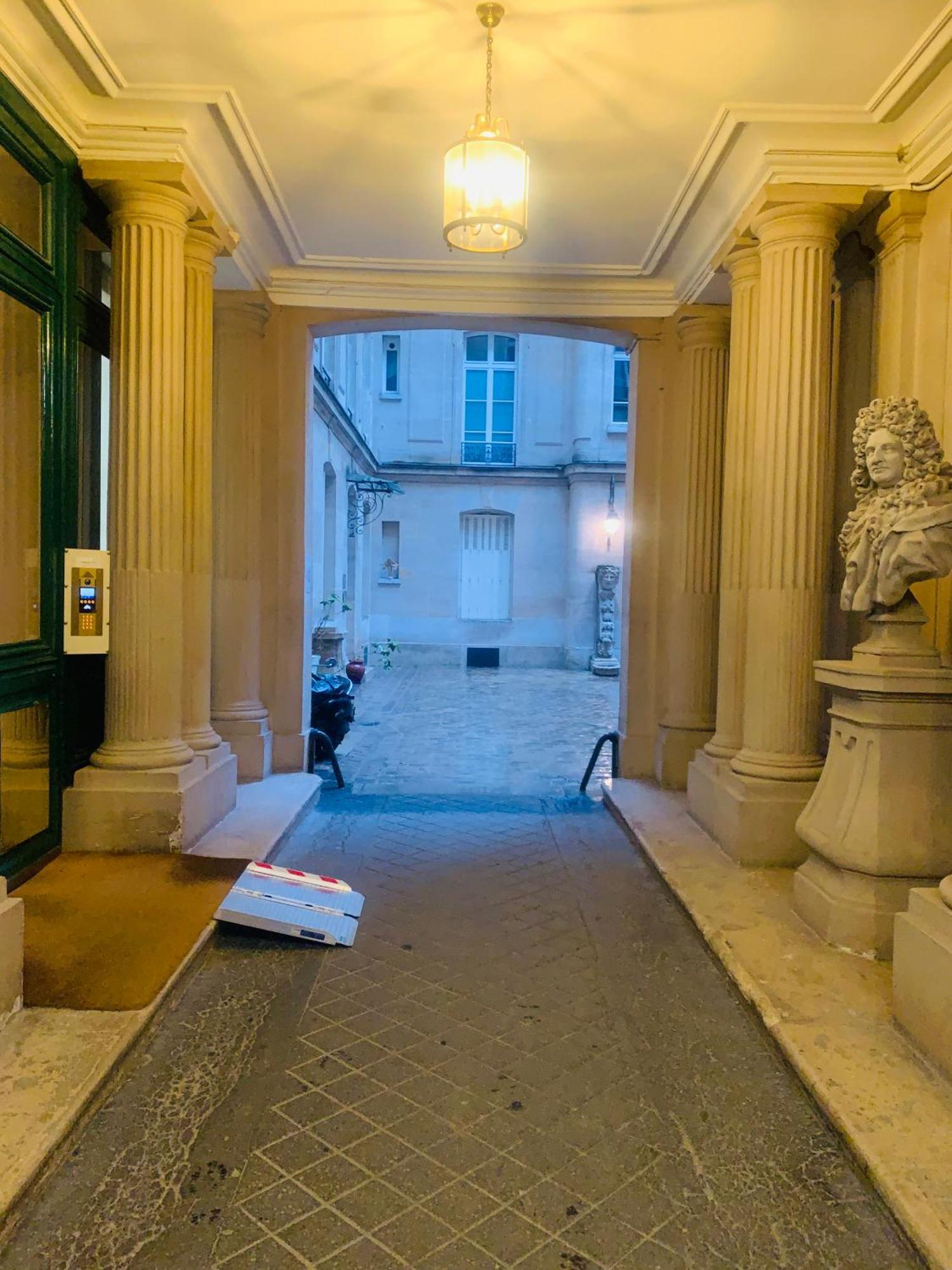 2 Bedrooms - Centre - Champs Elysees * Parigi
