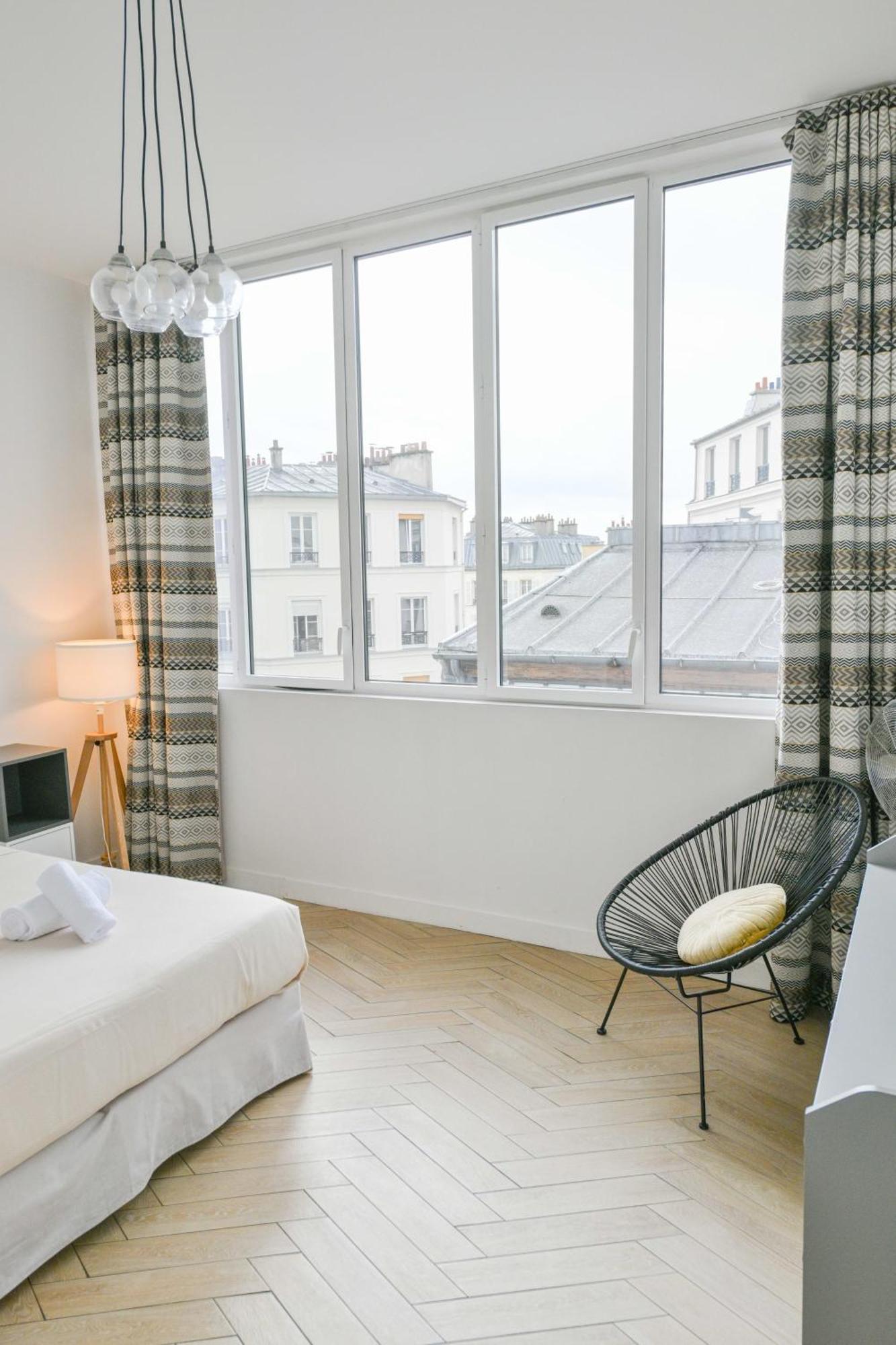 Sacre-coeur Modern 4bd With Sauna For 10 Guests!