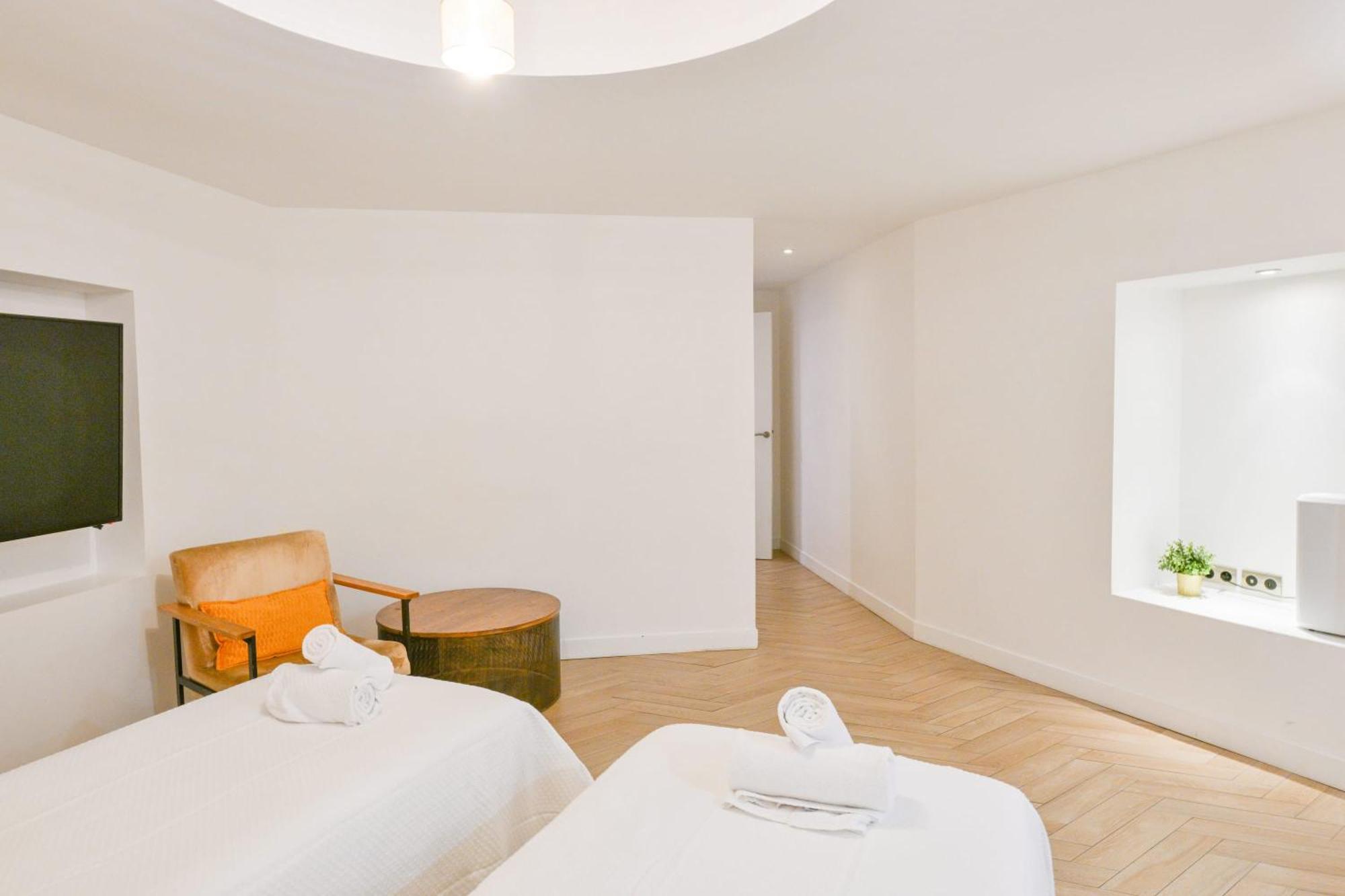 Sacre-coeur Modern 4bd With Sauna For 10 Guests! Appartamento