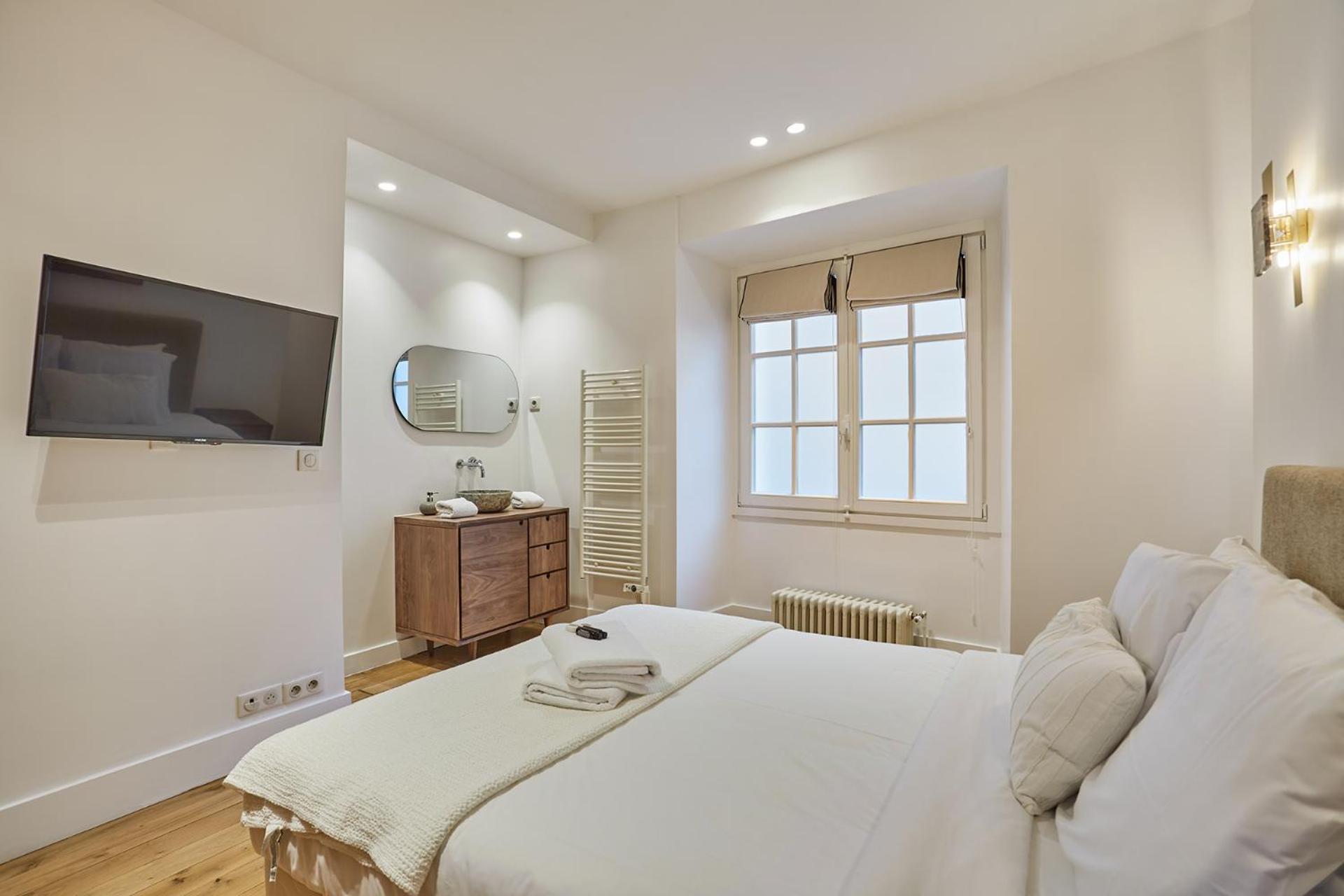 Apartment Louvre/palais Royal By Studioprestige