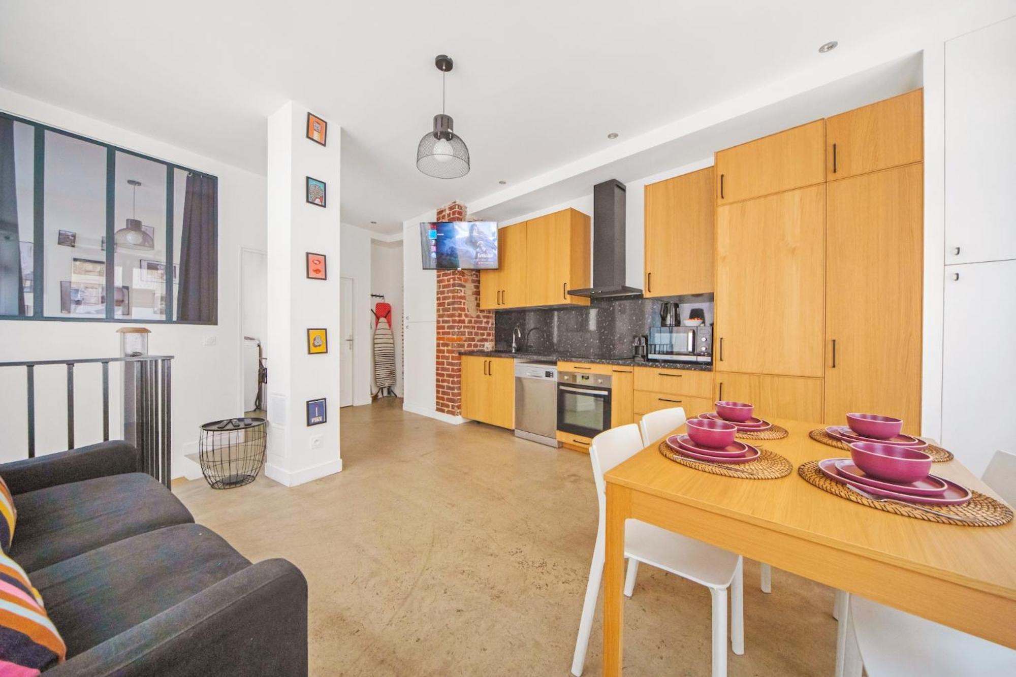 Large Flat Very Close To Montmartre Parigi