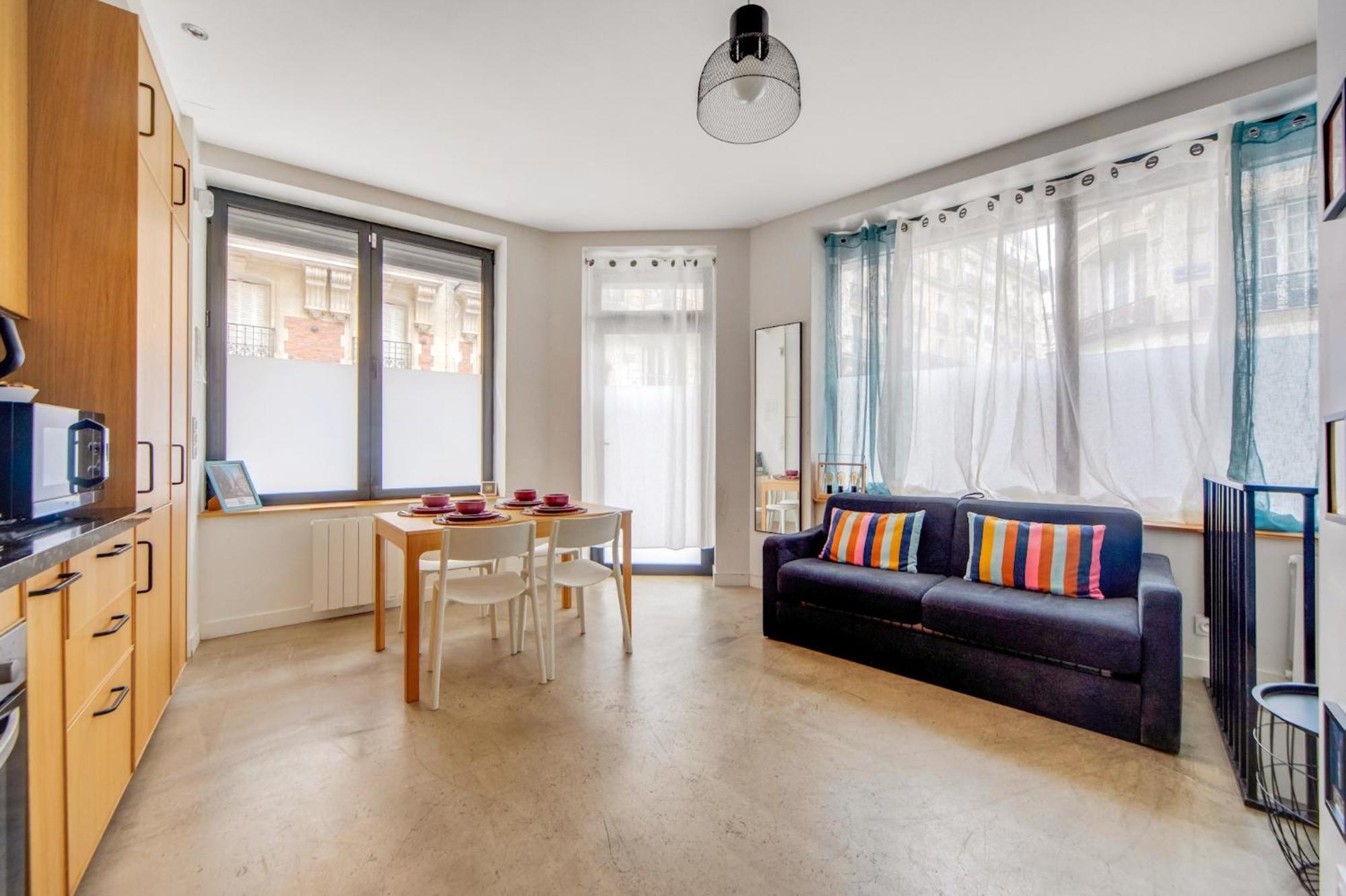 Large Flat Very Close To Montmartre Appartamento Parigi