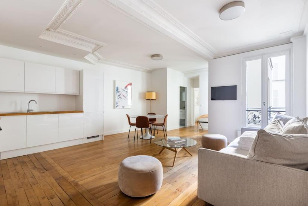 Eiffel Tower - New Renovated 4 People