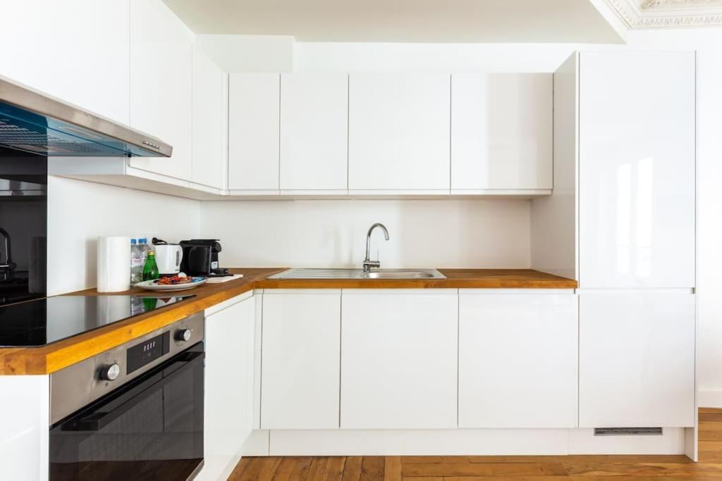 Eiffel Tower - New Renovated 4 People