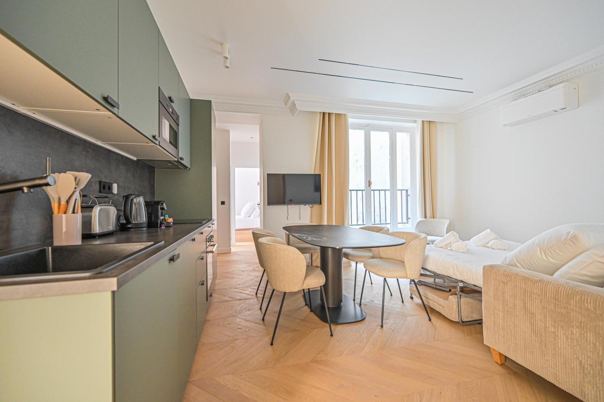 Sumptuous & Serene Parisian Flat Apartment *