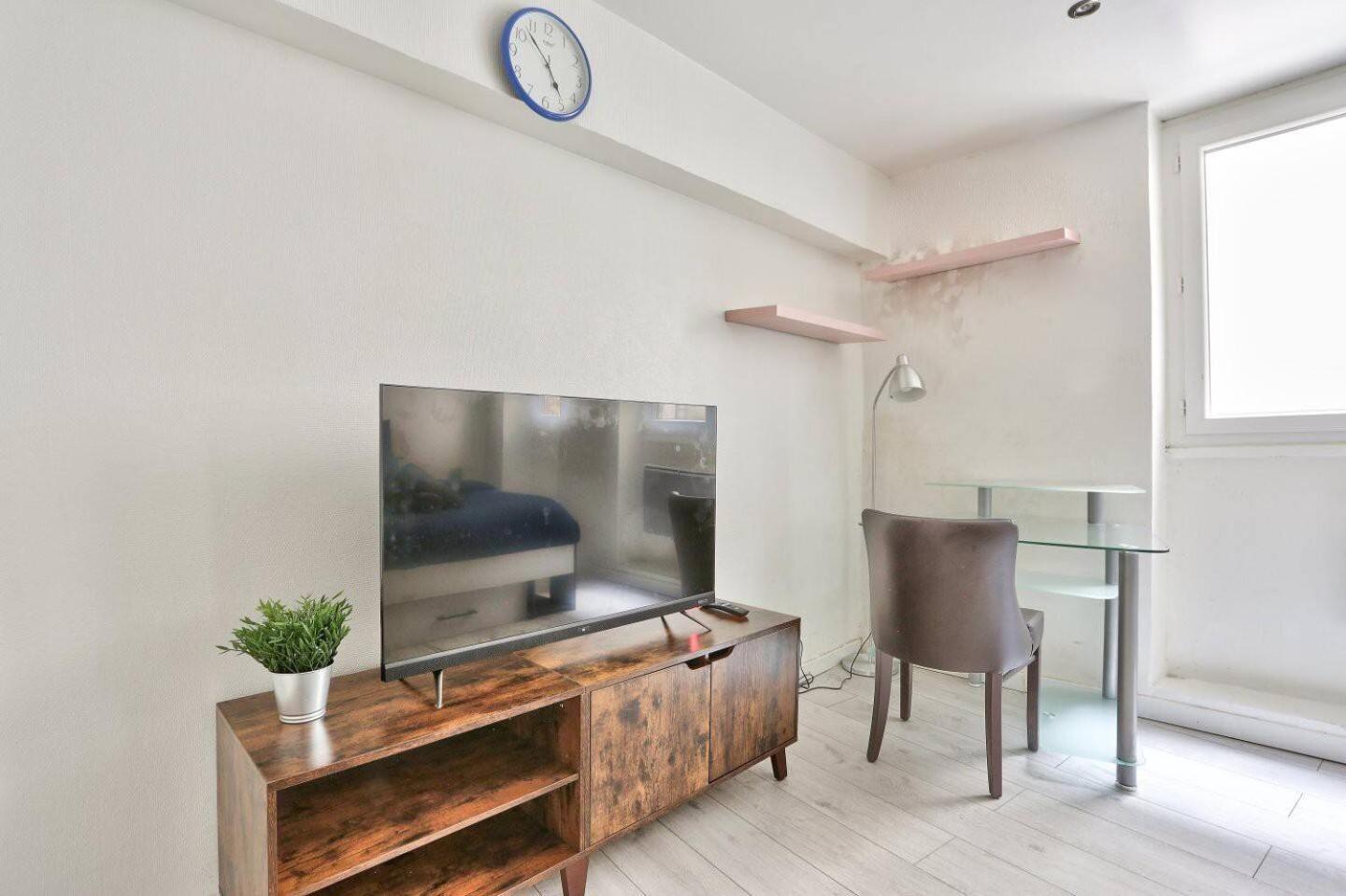 Luxe Notre Dame De Apartment