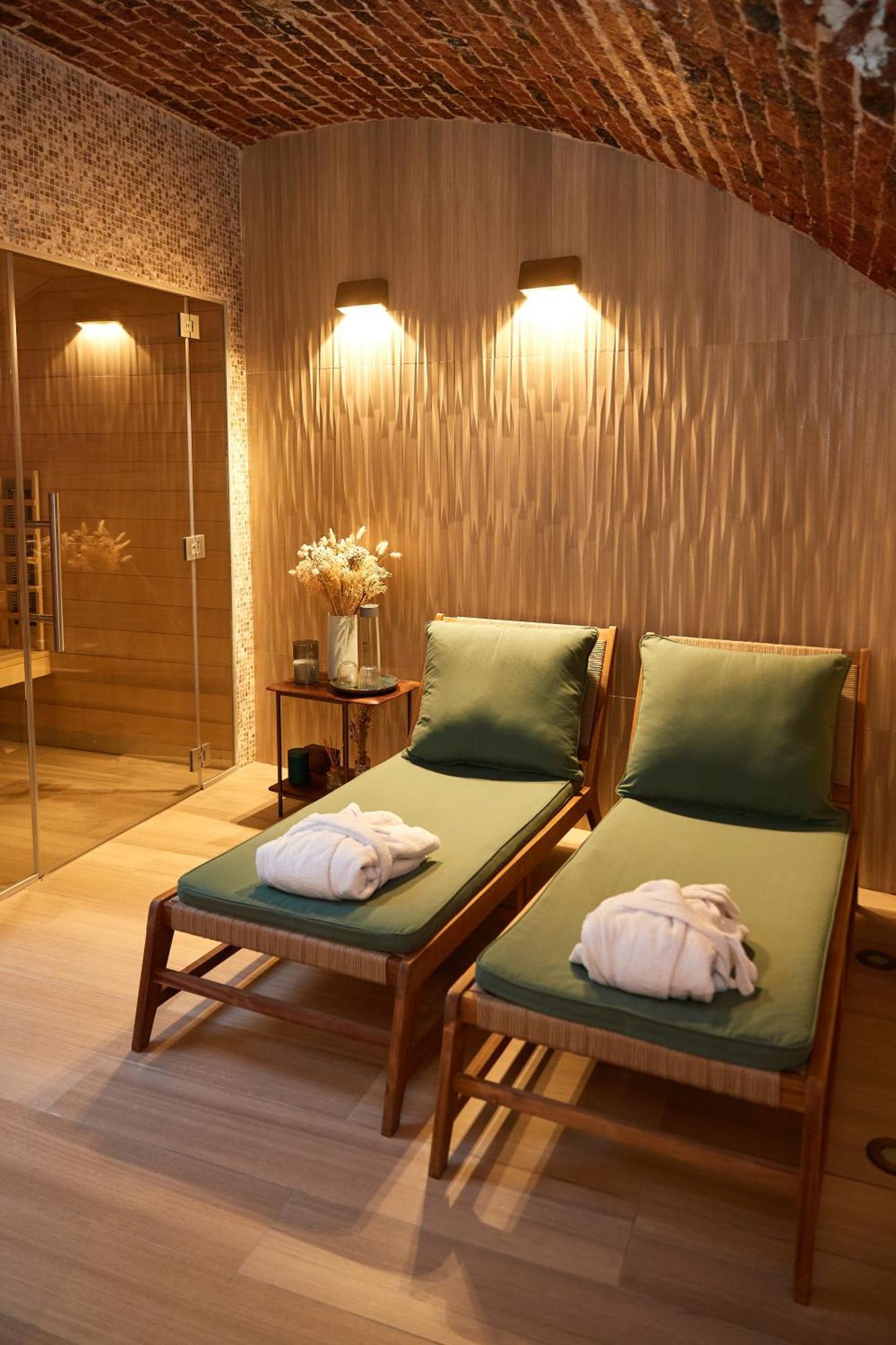 Hotel Amoi 4*