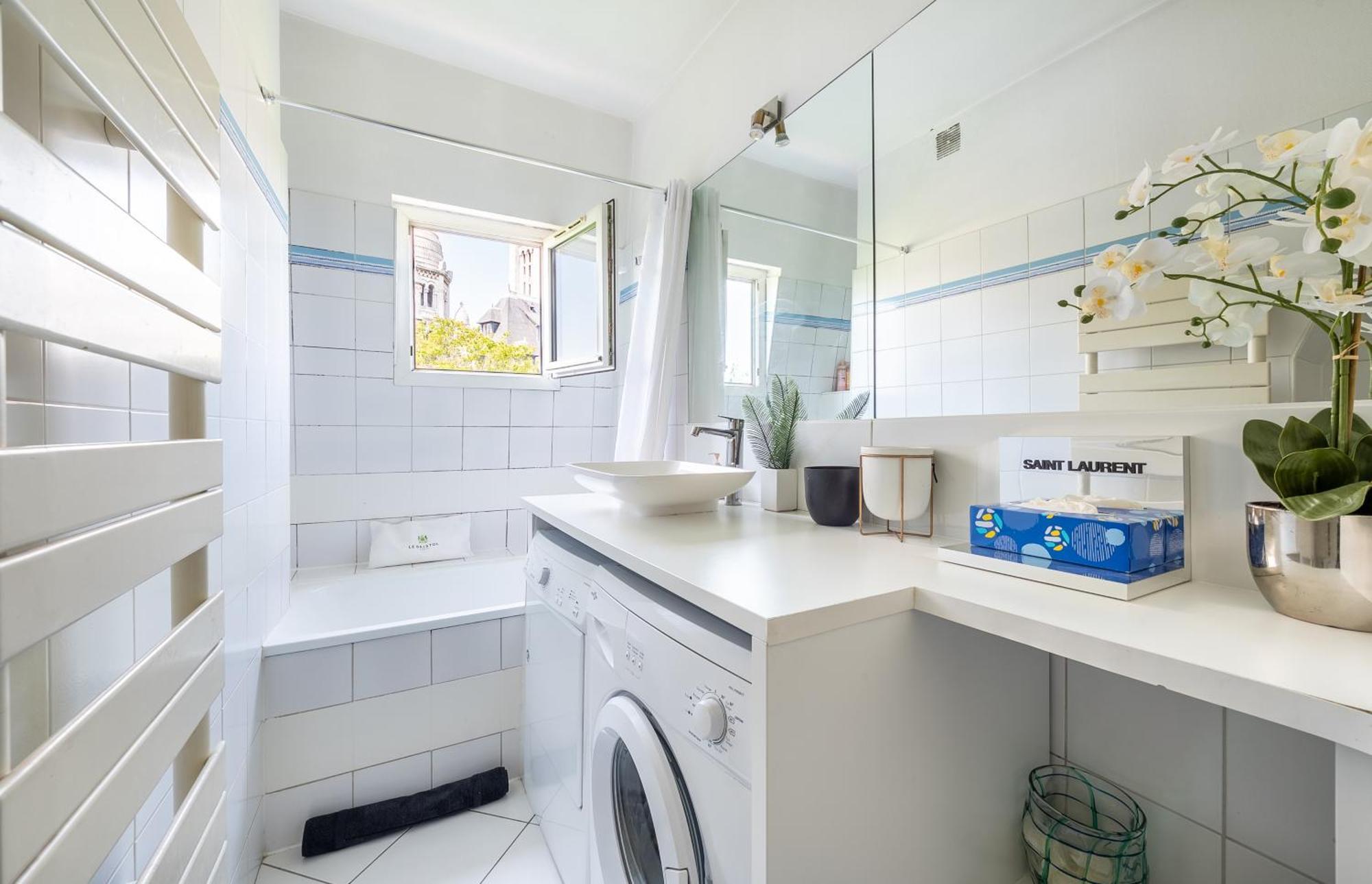 In Front Of The Sacre Coeur - 2 Bedrooms With Elevator Apartment Paris