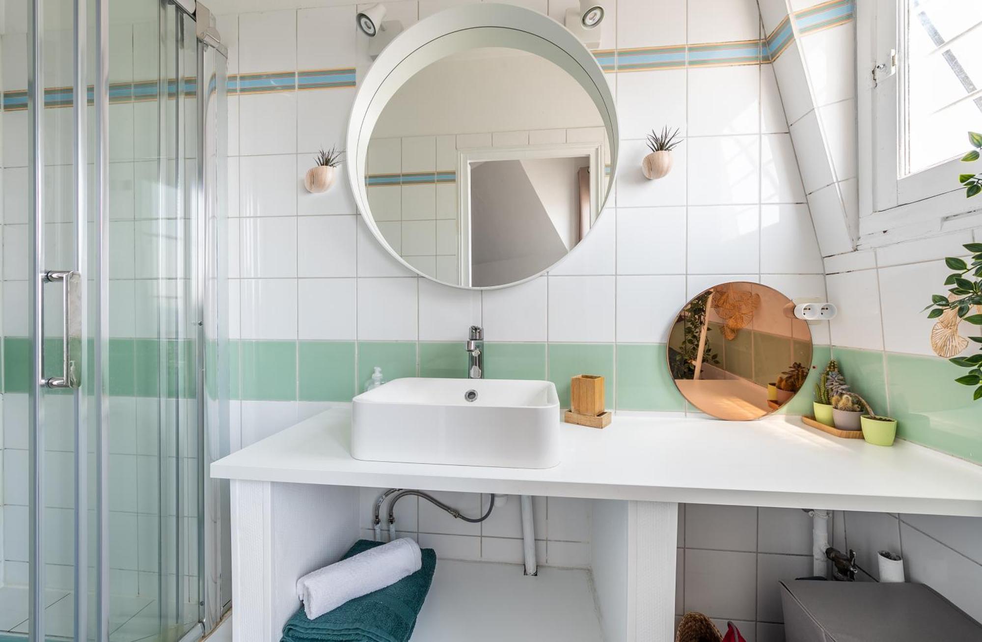 In Front Of The Sacre Coeur - 2 Bedrooms With Elevator Paris