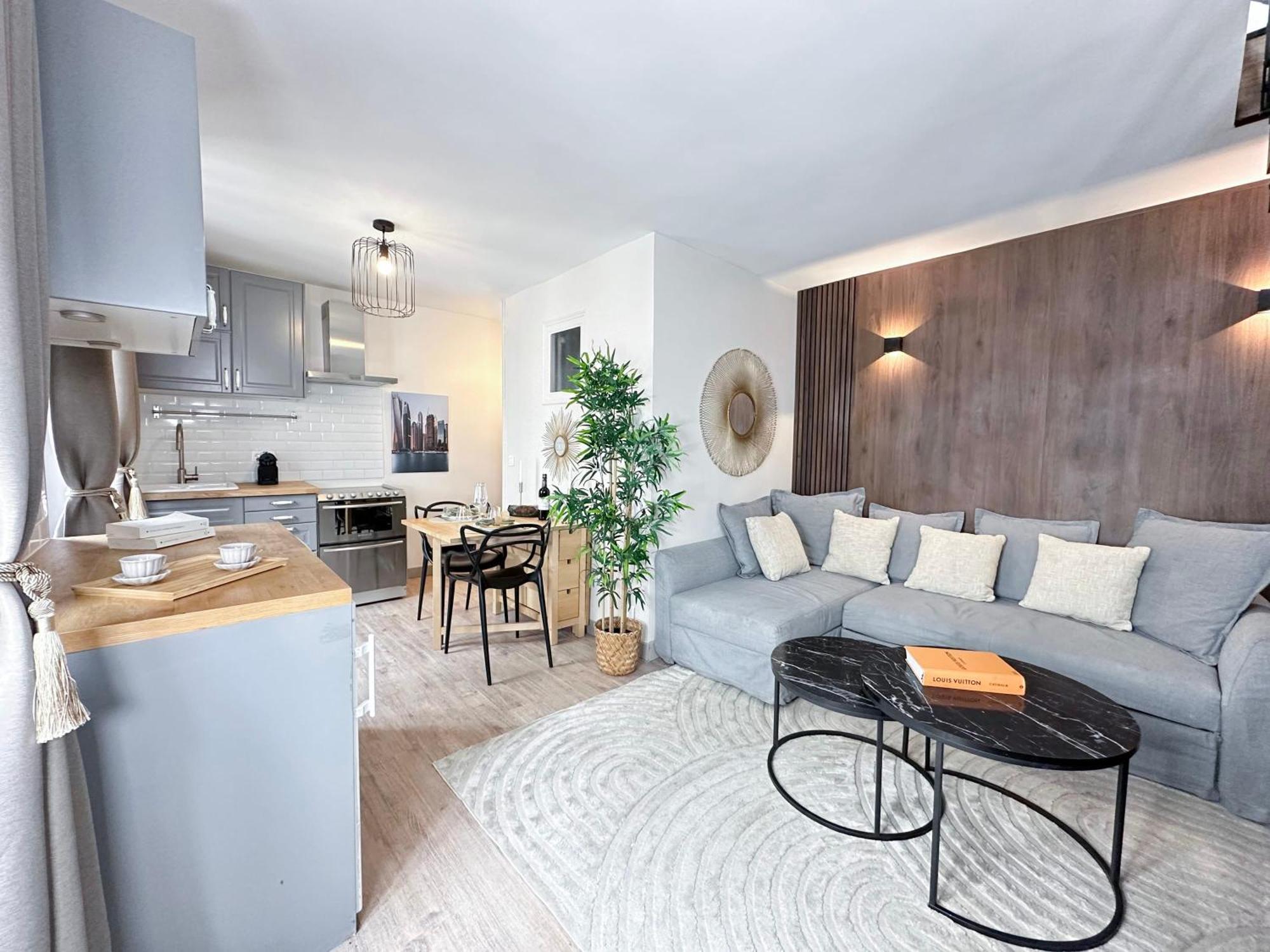 Stylish & Chic Duplex Near Eiffel Tower Paris
